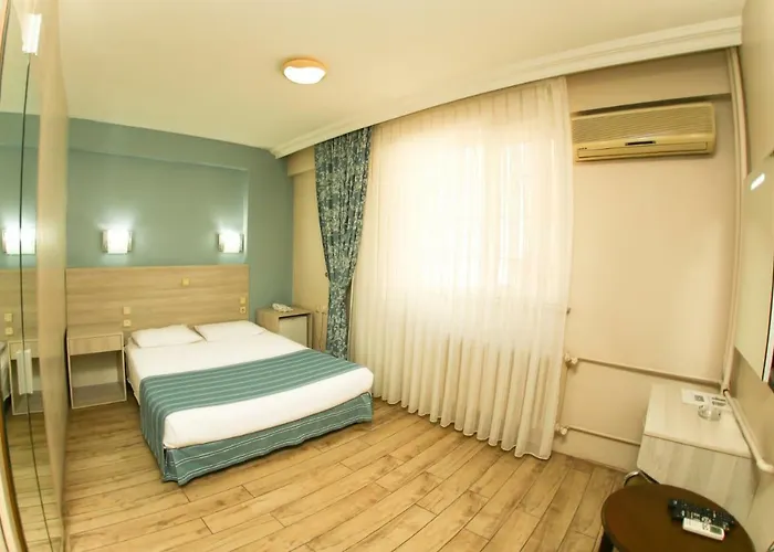 Hotel Ilion 3*